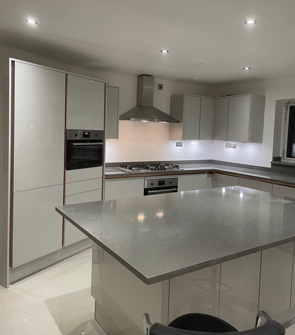 Gloss Grey Handleless Kitchen